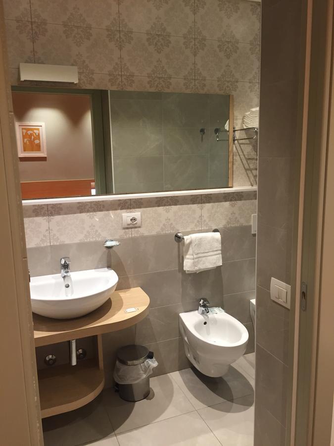 Hotel Liane Риччоне Экстерьер фото