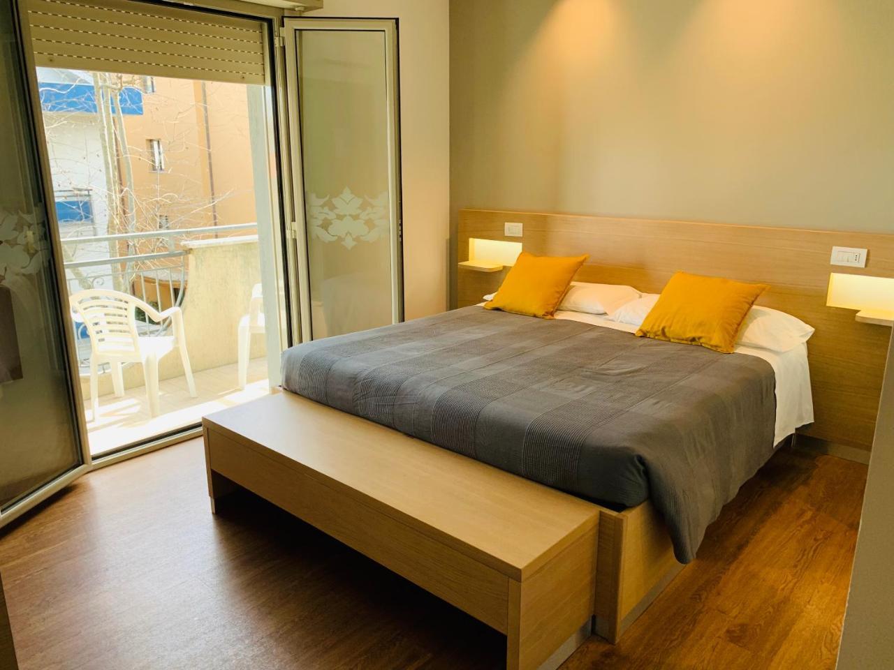 Hotel Liane Риччоне Экстерьер фото