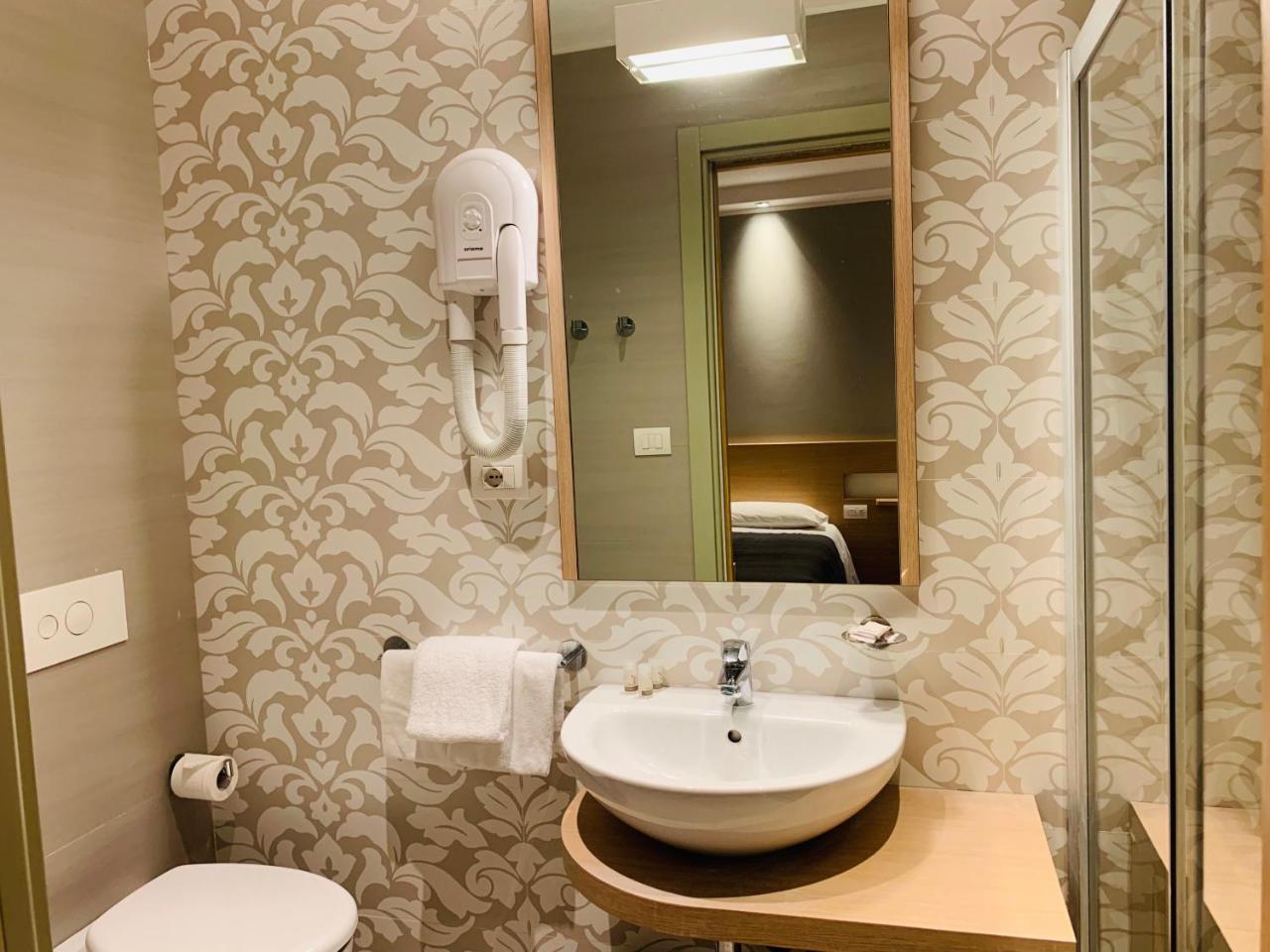 Hotel Liane Риччоне Экстерьер фото