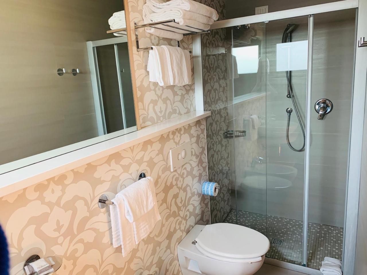 Hotel Liane Риччоне Экстерьер фото