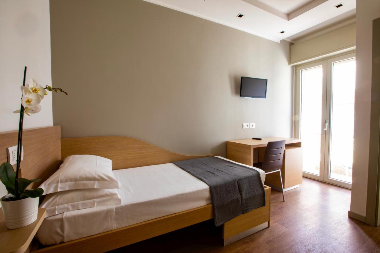 Hotel Liane Риччоне Экстерьер фото